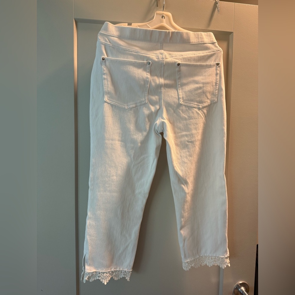 Chic white Cropped Pants - Picture 10 of 11